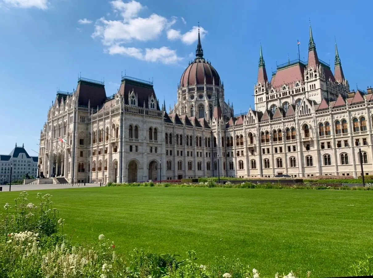 Apartment Rooftop Coffee By Parliament Budapest